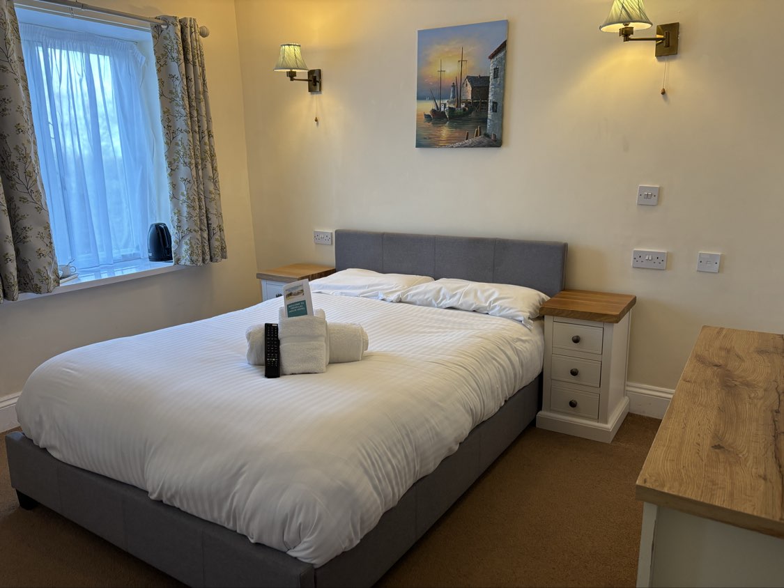 A cottage double room at Trehellas House